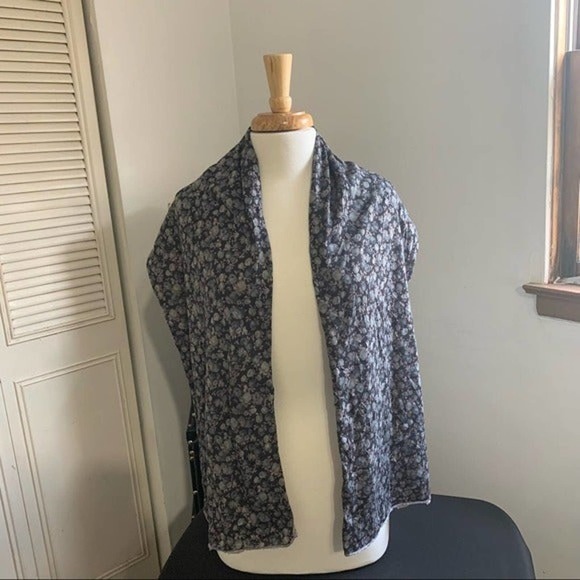 Unbranded. Navy Blue Granny Core Coastal Grandma Outdoors Lace/Floral Scarf - Picture 3 of 7